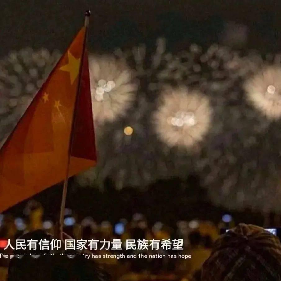 尺寸和重量等物理参数对电源适配器有何影响？