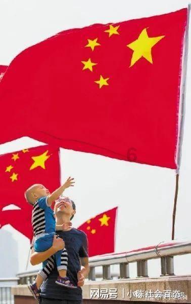 家长晒幼儿园活动购买的所有服装,明年还来一波?折腾家长何时休