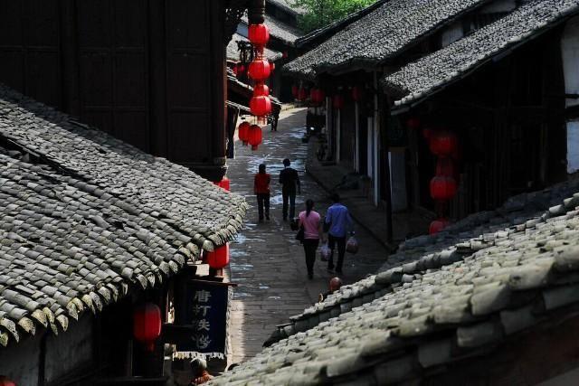 家里没条件还要继续读书吗?游戏画面